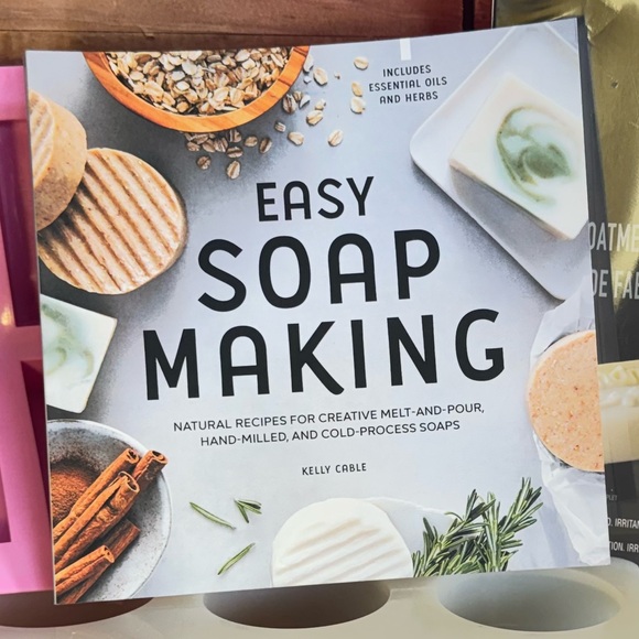 NEW Easy Soap Making Natural Creative Recipes Beginner Friendly DIY CRAFTING - Picture 3 of 4